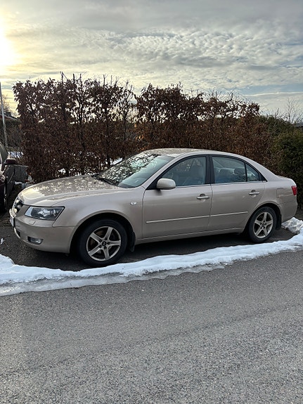 Hyundai Sonata 3 of 5