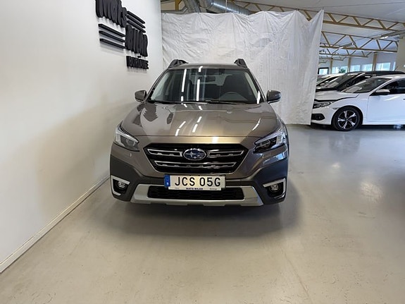 Subaru Outback 2 of 5