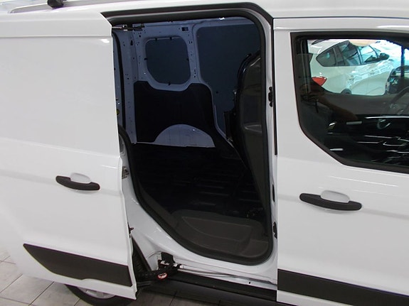 Ford Transit Connect 17 of 22