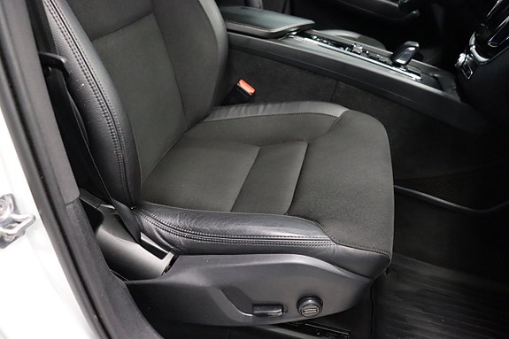 Volvo XC60 11 of 30