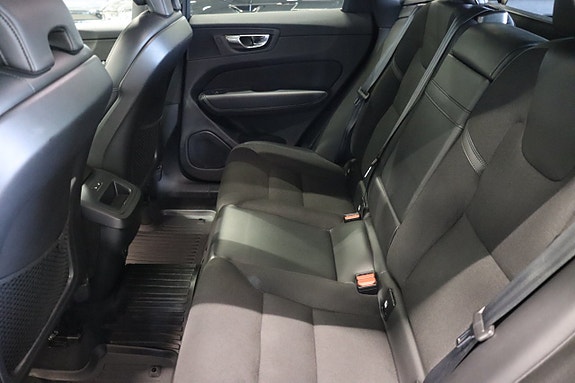 Volvo XC60 13 of 30