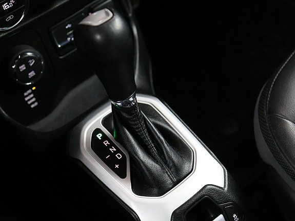 Jeep Renegade 19 of 27