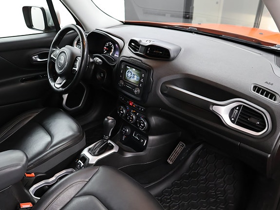Jeep Renegade 23 of 27