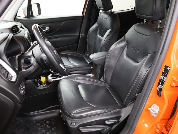 Jeep Renegade 16 of 27
