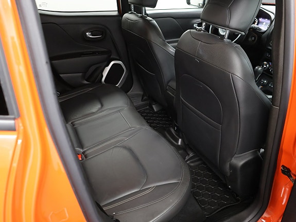 Jeep Renegade 24 of 27
