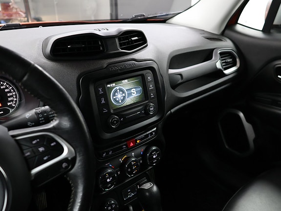 Jeep Renegade 17 of 27