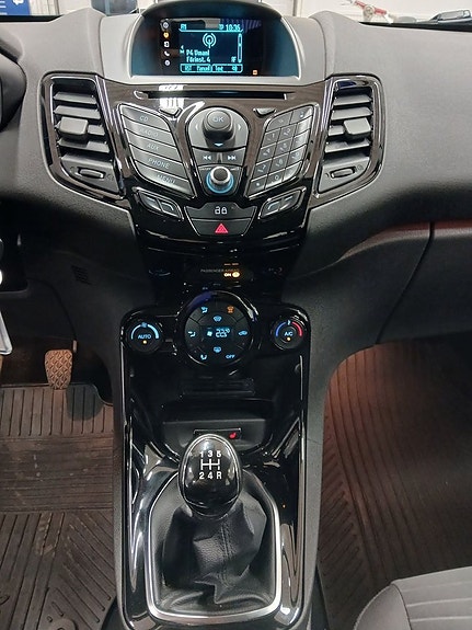 Ford Fiesta 10 of 18
