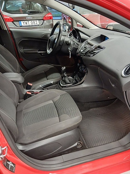 Ford Fiesta 15 of 18