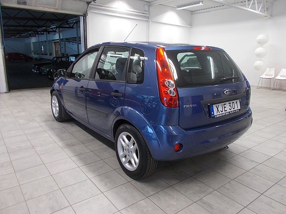 Ford Fiesta 4 of 5
