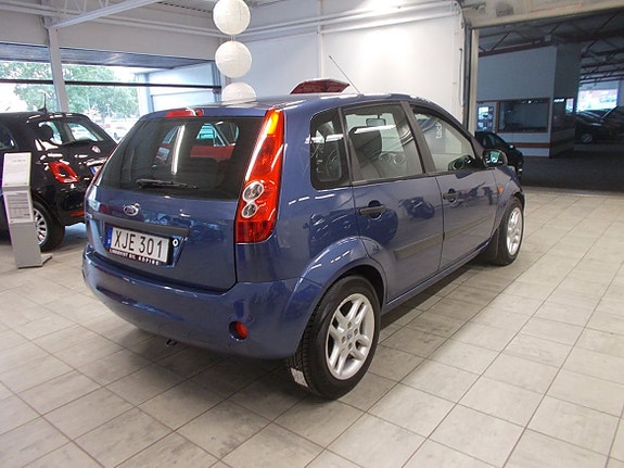 Ford Fiesta 3 of 5