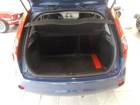Ford Fiesta 14 of 16