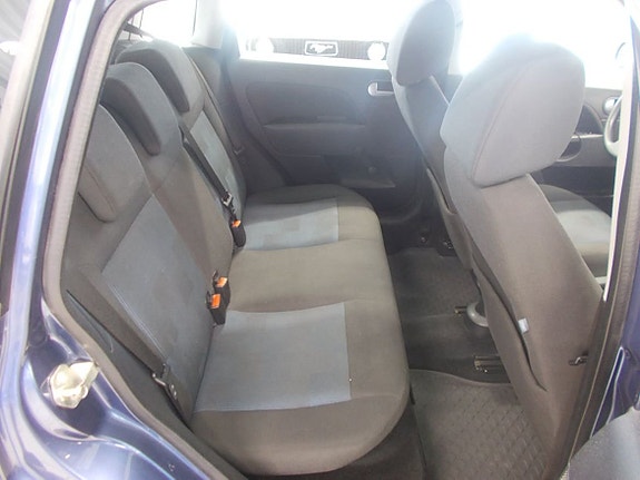 Ford Fiesta 12 of 16