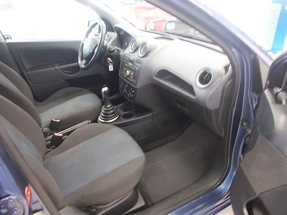 Ford Fiesta 10 of 16