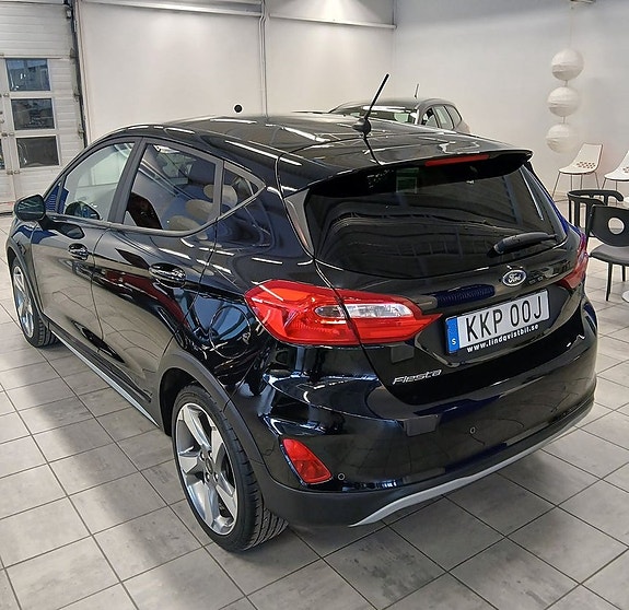 Ford Fiesta 3 of 5