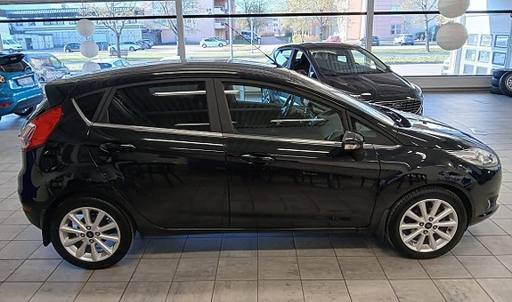 Ford Fiesta 2 of 5