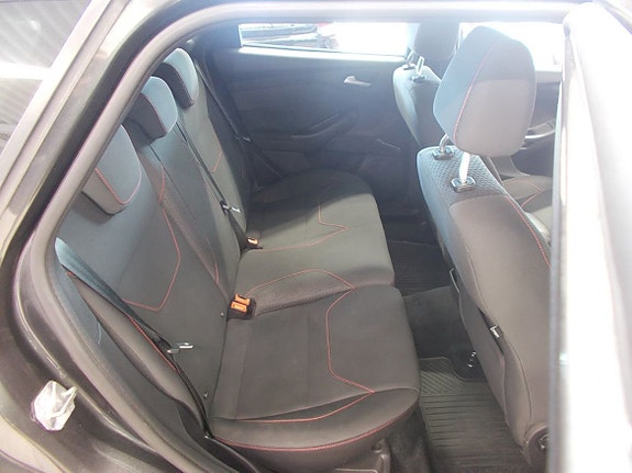 Ford Focus 13 of 18