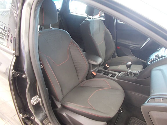 Ford Focus 12 of 18