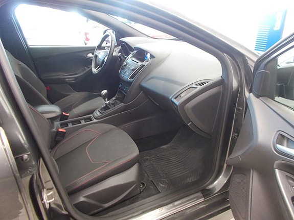 Ford Focus 11 of 18