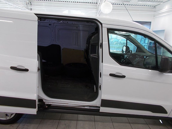Ford Transit Connect 18 of 23