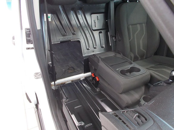 Ford Transit Connect 16 of 23