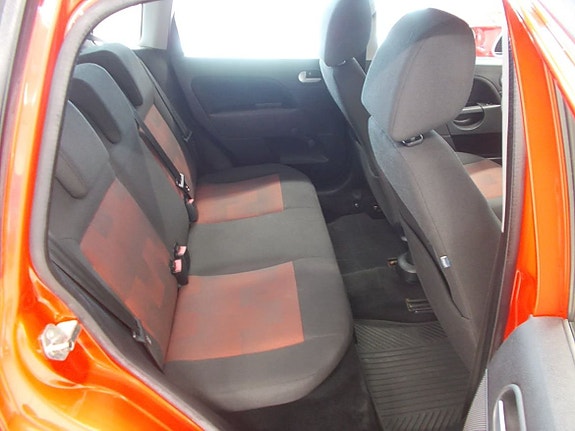Ford Fiesta 13 of 18