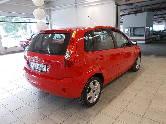 Ford Fiesta 3 of 5
