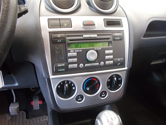 Ford Fiesta 9 of 18
