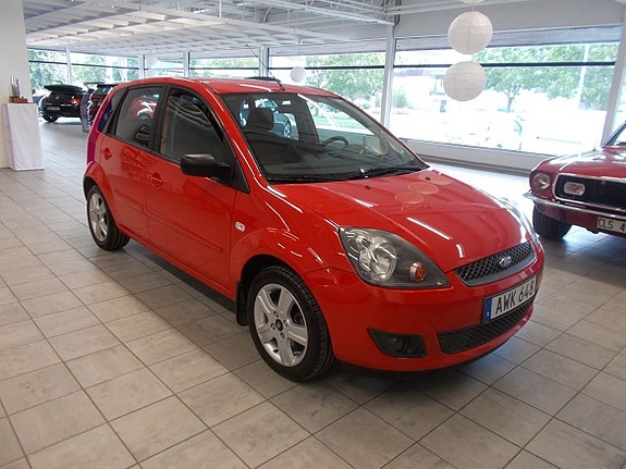 Ford Fiesta 2 of 5