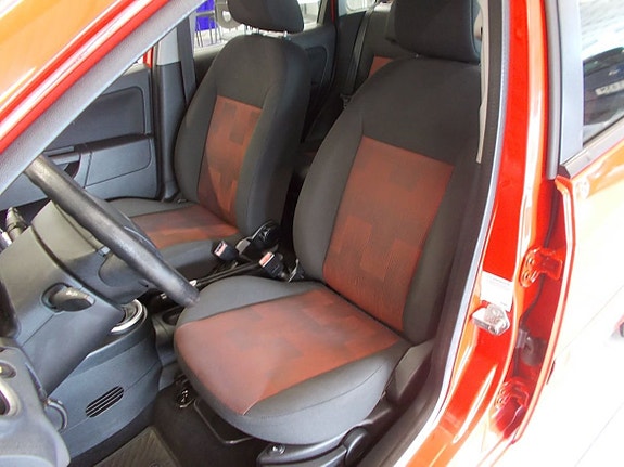 Ford Fiesta 6 of 18