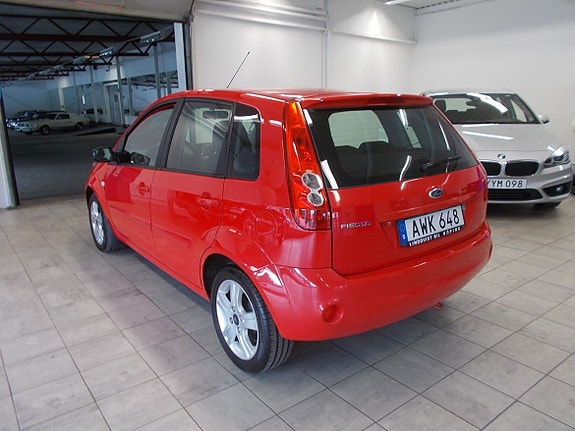 Ford Fiesta 4 of 5