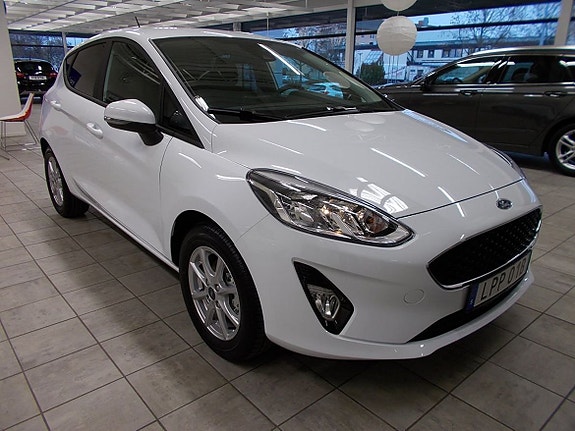 Ford Fiesta 2 of 5