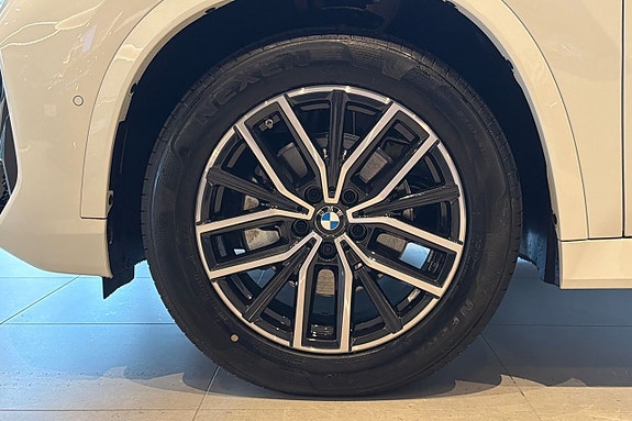 BMW iX1 21 of 21