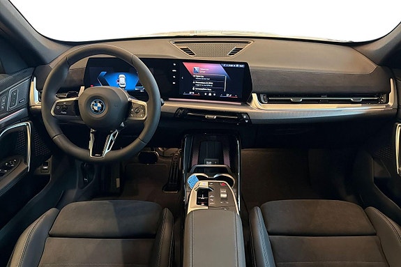 BMW iX1 11 of 21