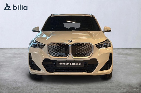 BMW iX1 9 of 21
