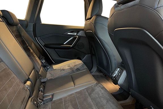 BMW iX1 14 of 21