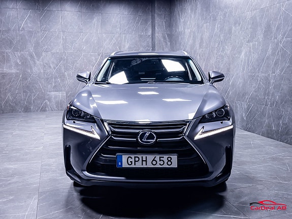 Lexus NX300h 2 of 5