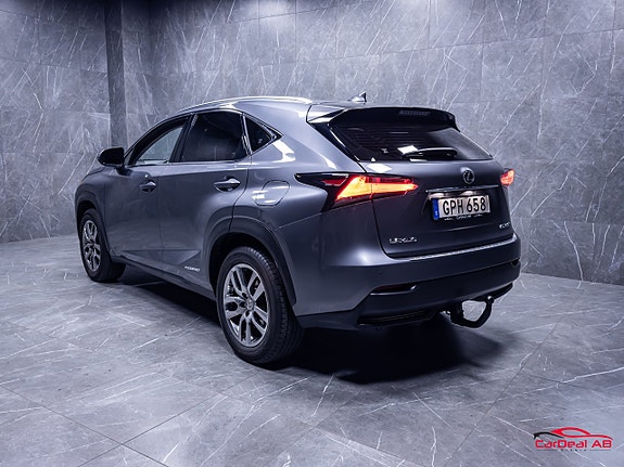 Lexus NX300h 5 of 5