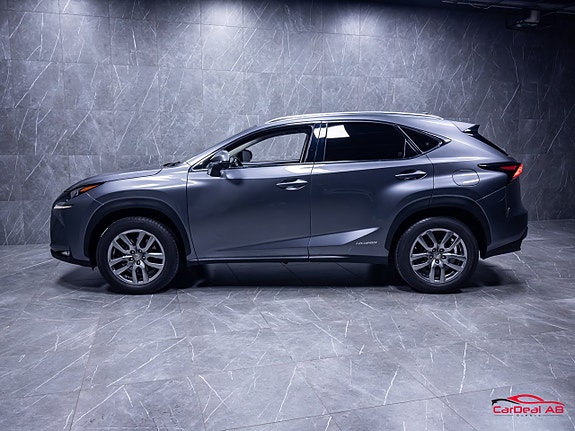 Lexus NX300h 4 of 5