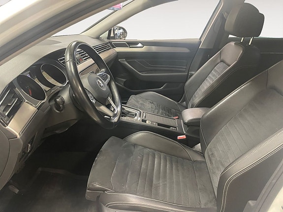 Volkswagen Passat 9 of 25