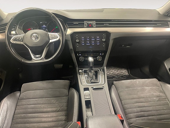 Volkswagen Passat 10 of 25