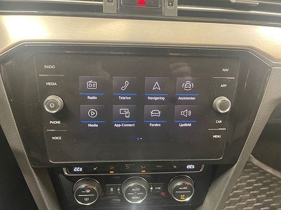 Volkswagen Passat 21 of 25