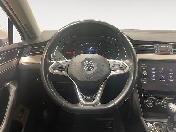 Volkswagen Passat 13 of 25
