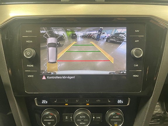 Volkswagen Passat 20 of 25