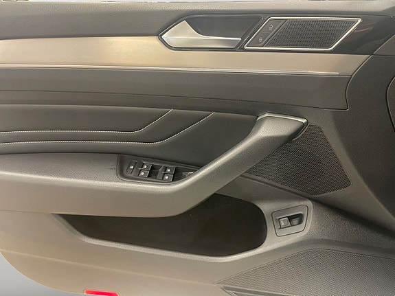 Volkswagen Passat 25 of 25