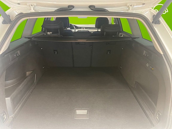 Volkswagen Passat 16 of 25