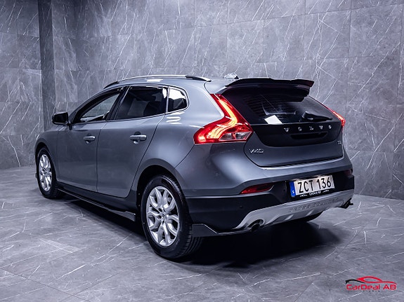 Volvo V40 Cross Country 5 of 5
