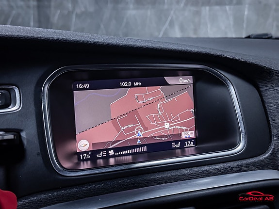 Volvo V40 Cross Country 24 of 29