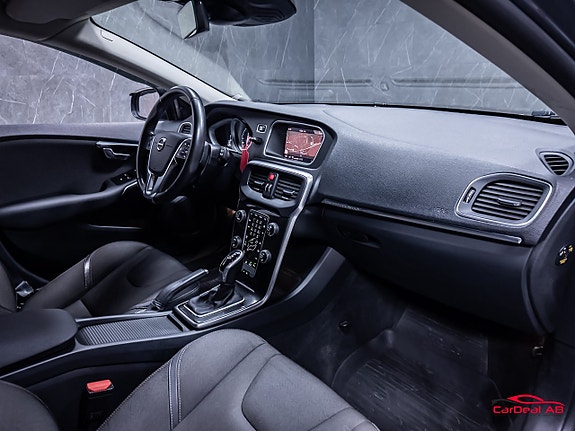 Volvo V40 Cross Country 14 of 29
