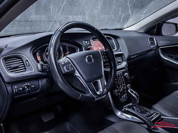 Volvo V40 Cross Country 12 of 29
