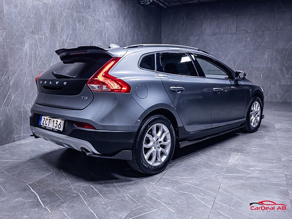 Volvo V40 Cross Country 7 of 29